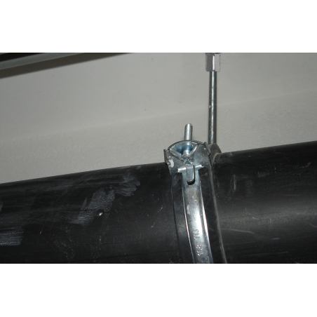 Application image of wood screw with internal thread Torab P: Suspension of a pipe clamp from the ceiling