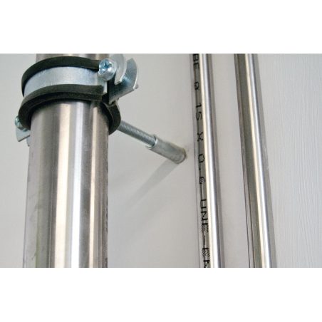 Application image of clamp RI: Fixing of a metal pipe