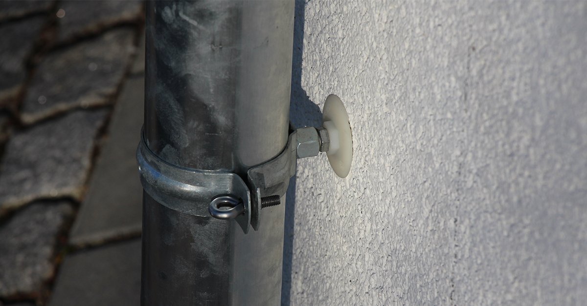use case for the plug ipl 95 ds mounting a rainwater downpipe to a house wall