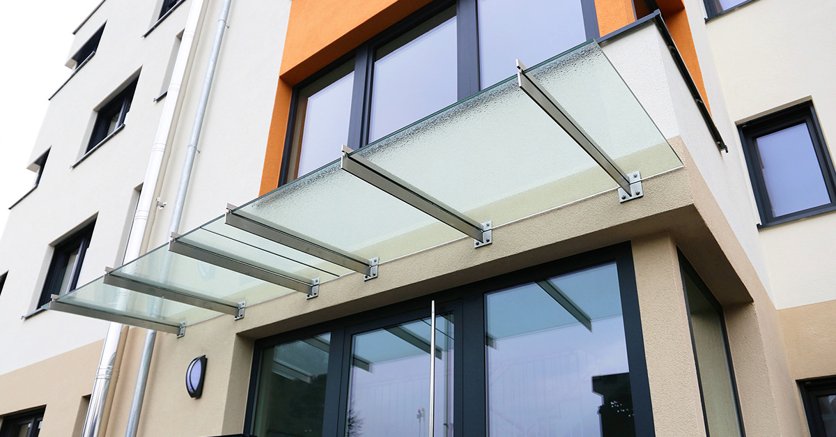 Awning mounted with the resitherm