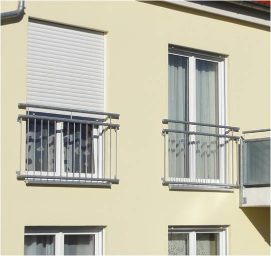 french balcony mounted to a housewall with the ResiTHERM